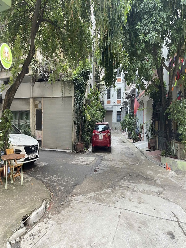 PHÂN LÔ Ô TÔ TRÁNH ĐỖ TRƯỚC CỬA. 61 Phùng Chí Kiên. 8,5 tỷ